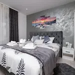 Apartment 3 Bedroom Stunning In Pula