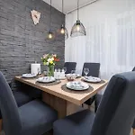 3 Bedroom Stunning In * Pula