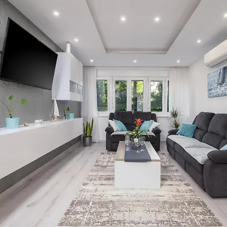 Amazing In With Wifi Apartment