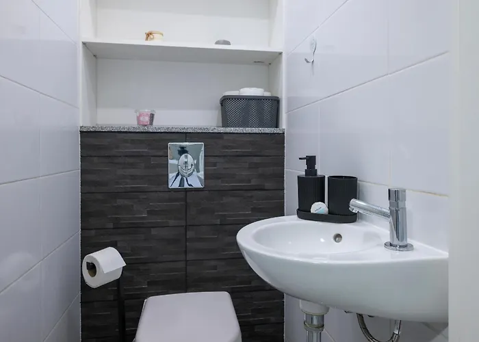 Amazing In With Wifi Apartment *